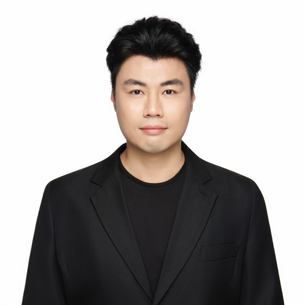 Portrait of Haoran Dou